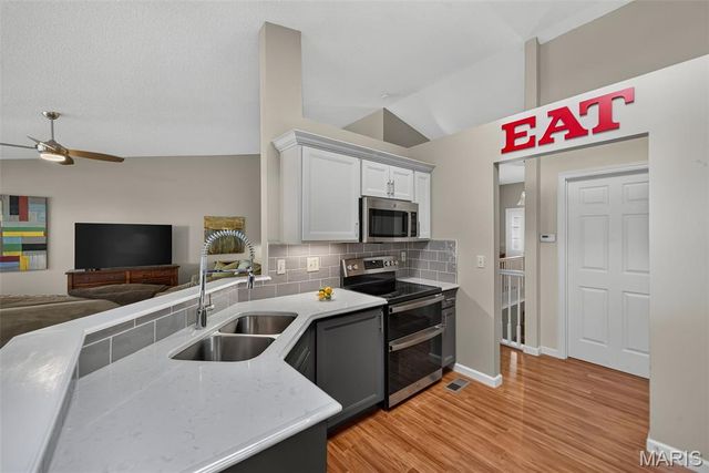 18 Farnsworth Court C, O'fallon, MO 63368
