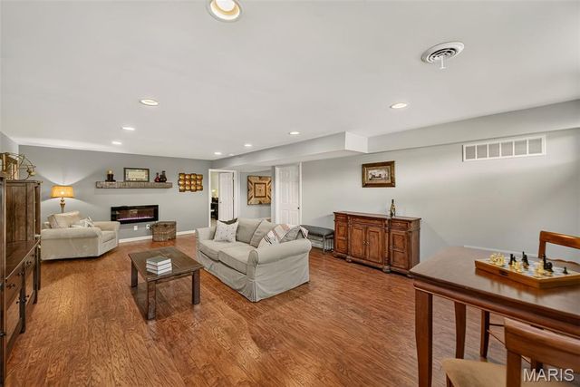 18 Farnsworth Court C, O'fallon, MO 63368