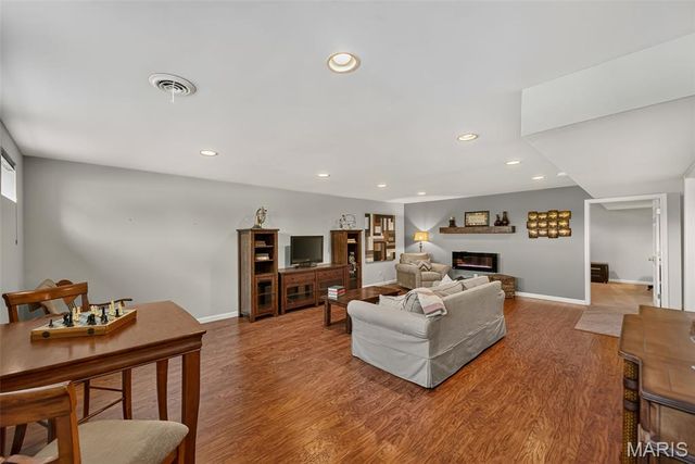 18 Farnsworth Court C, O'fallon, MO 63368
