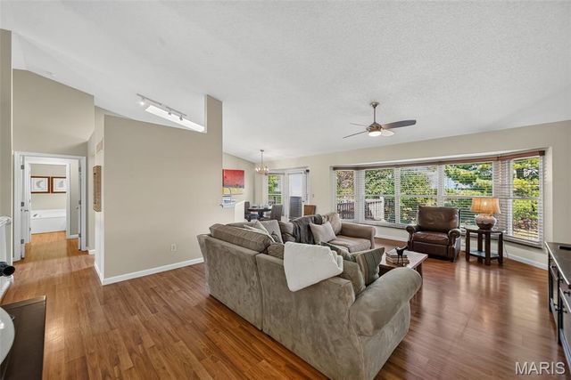 18 Farnsworth Court C, O'fallon, MO 63368
