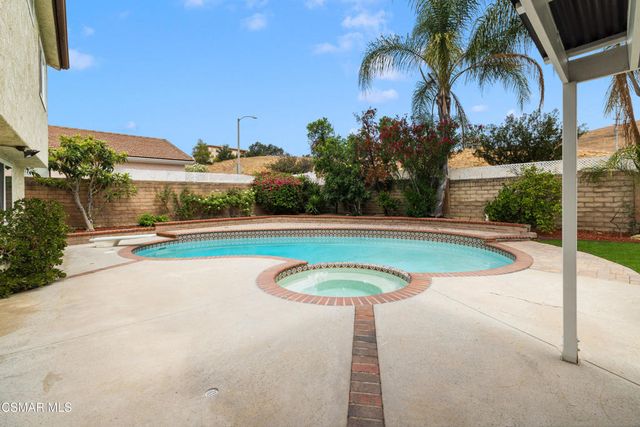 27917 Via Amistosa, Agoura Hills, CA 91301