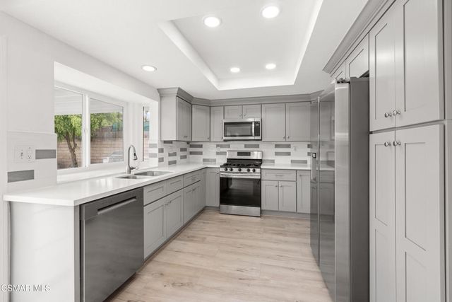 27917 Via Amistosa, Agoura Hills, CA 91301