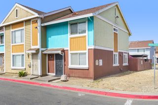 7570 Burgoyne Ln, Sacramento, CA 95823