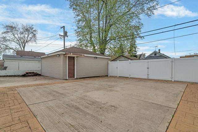 9418 Tulley Avenue, Oak Lawn, IL 60453