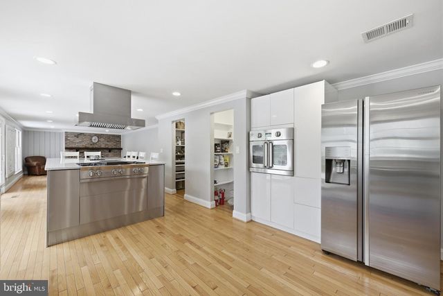 9004 COPENHAVER, Potomac, MD 20854