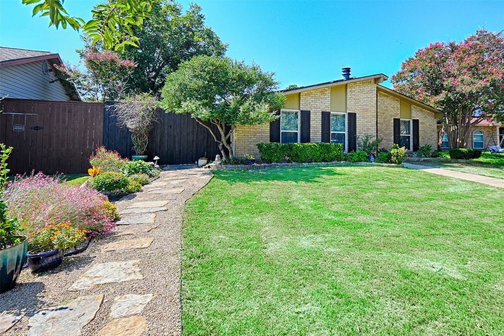 1841 Sandy Ridge Court, Carrollton, TX 75007