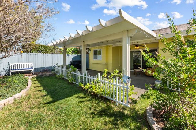 3395 Meadow Way, Rocklin, CA 95677