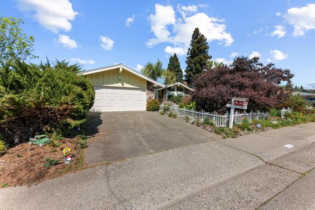 3395 Meadow Way, Rocklin, CA 95677