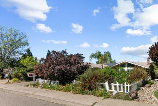 3395 Meadow Way, Rocklin, CA 95677