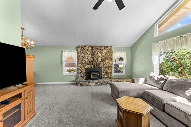 3395 Meadow Way, Rocklin, CA 95677