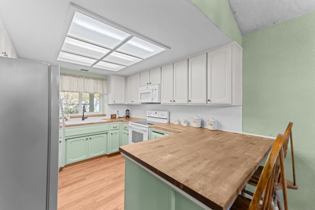 3395 Meadow Way, Rocklin, CA 95677