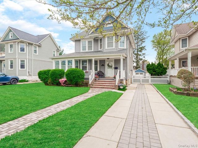 28 Union Place, Lynbrook, NY 11563