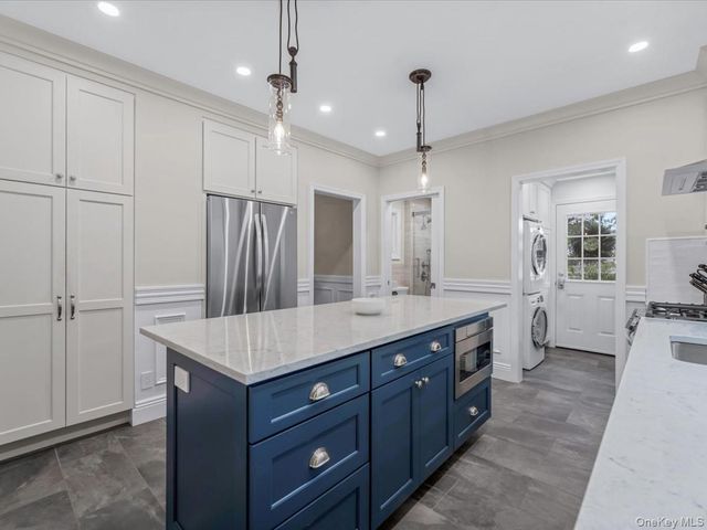 28 Union Place, Lynbrook, NY 11563