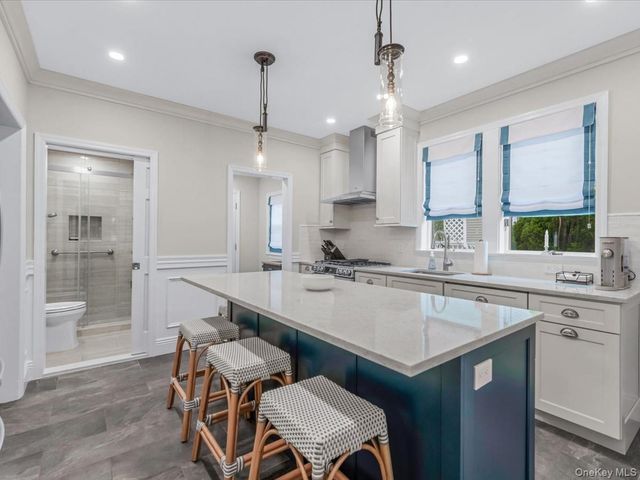 28 Union Place, Lynbrook, NY 11563
