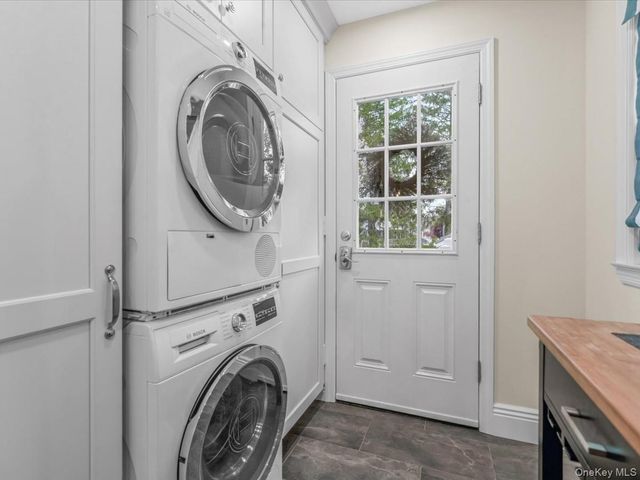 28 Union Place, Lynbrook, NY 11563