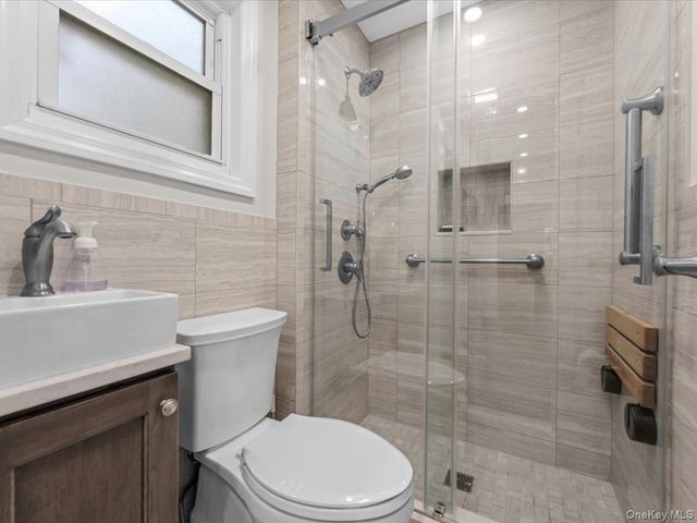 28 Union Place, Lynbrook, NY 11563