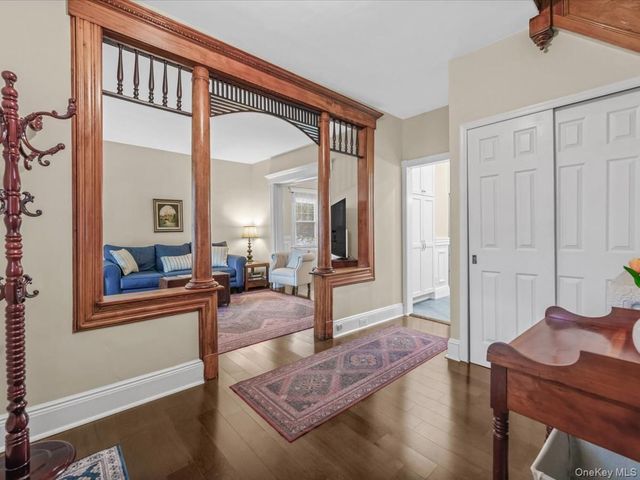 28 Union Place, Lynbrook, NY 11563