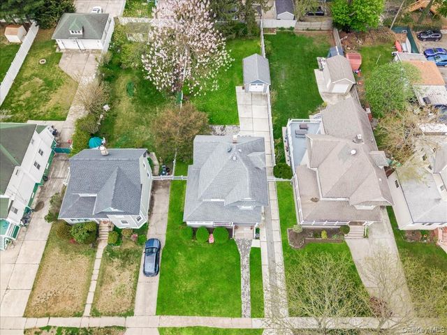 28 Union Place, Lynbrook, NY 11563