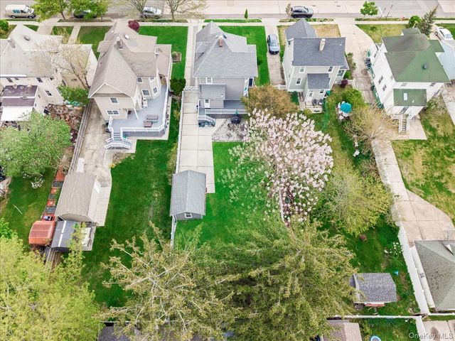 28 Union Place, Lynbrook, NY 11563