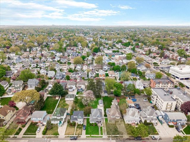 28 Union Place, Lynbrook, NY 11563