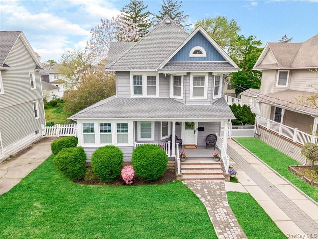 28 Union Place, Lynbrook, NY 11563
