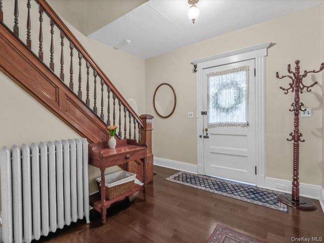 28 Union Place, Lynbrook, NY 11563