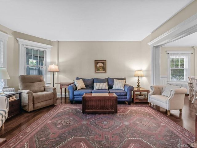 28 Union Place, Lynbrook, NY 11563