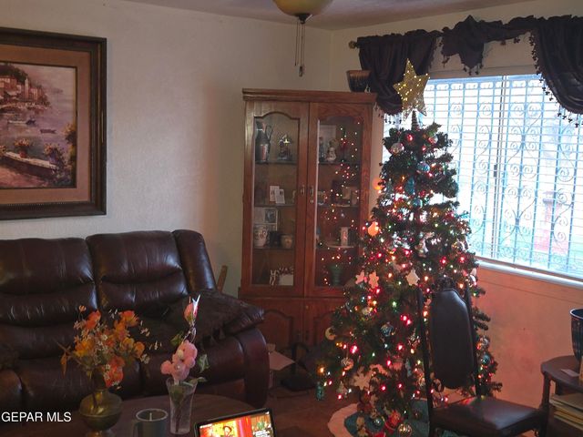 8811 NEPTUNE Street, El Paso, TX 79904