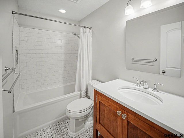 7433 Collister Road, Lincoln, NE 68516