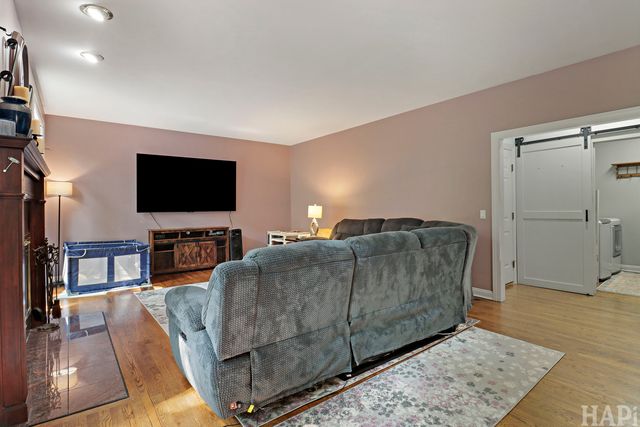2708 Whiting Court, Mchenry, IL 60050