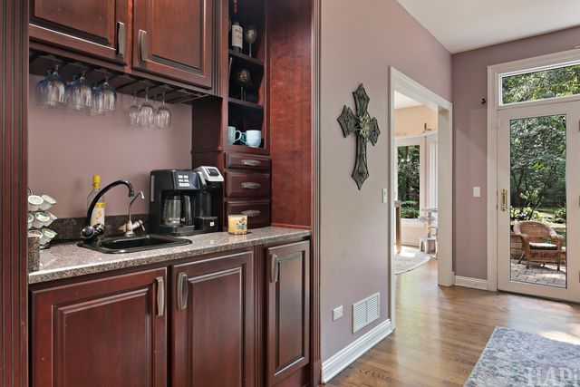 2708 Whiting Court, Mchenry, IL 60050