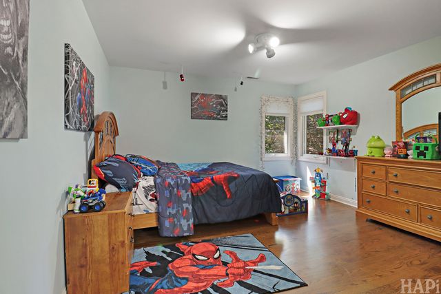 2708 Whiting Court, Mchenry, IL 60050