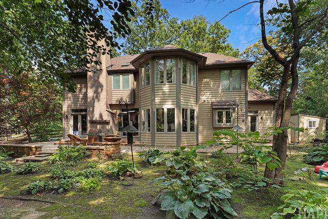 2708 Whiting Court, Mchenry, IL 60050