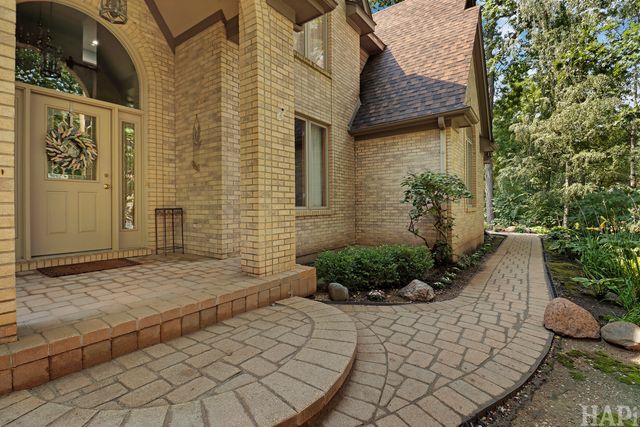 2708 Whiting Court, Mchenry, IL 60050