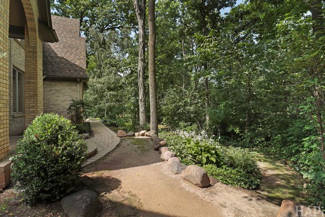 2708 Whiting Court, Mchenry, IL 60050