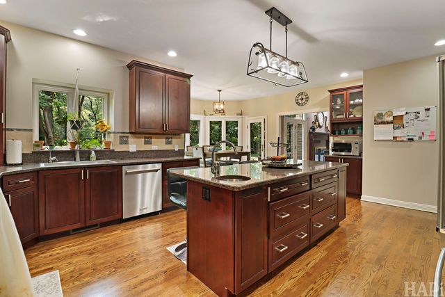 2708 Whiting Court, Mchenry, IL 60050