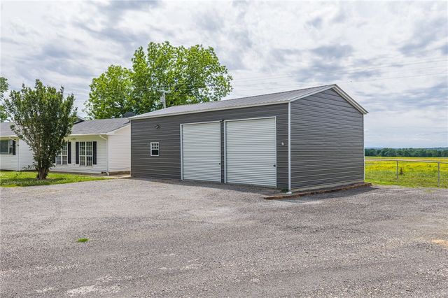 6415 N Highway 96, Lavaca, AR 72941