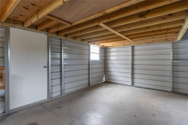 6415 N Highway 96, Lavaca, AR 72941