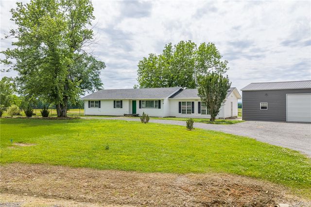 6415 N Highway 96, Lavaca, AR 72941