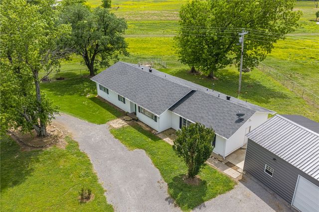 6415 N Highway 96, Lavaca, AR 72941