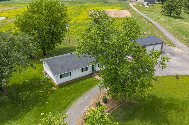 6415 N Highway 96, Lavaca, AR 72941
