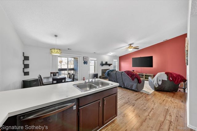 5094 Harbor Oak Drive 36, Waterford Charter Township, MI 48329