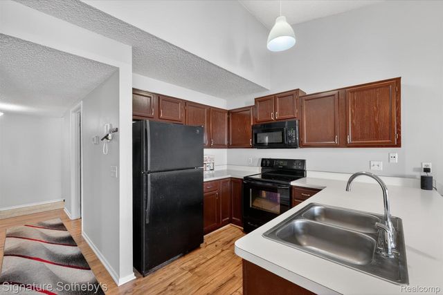 5094 Harbor Oak Drive 36, Waterford Charter Township, MI 48329