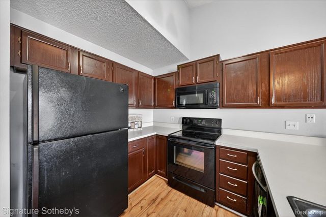 5094 Harbor Oak Drive 36, Waterford Charter Township, MI 48329