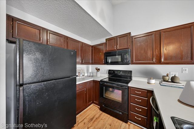 5094 Harbor Oak Drive 36, Waterford Charter Township, MI 48329