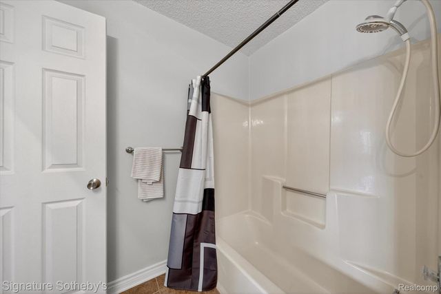 5094 Harbor Oak Drive 36, Waterford Charter Township, MI 48329