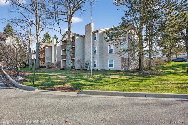 5094 Harbor Oak Drive 36, Waterford Charter Township, MI 48329