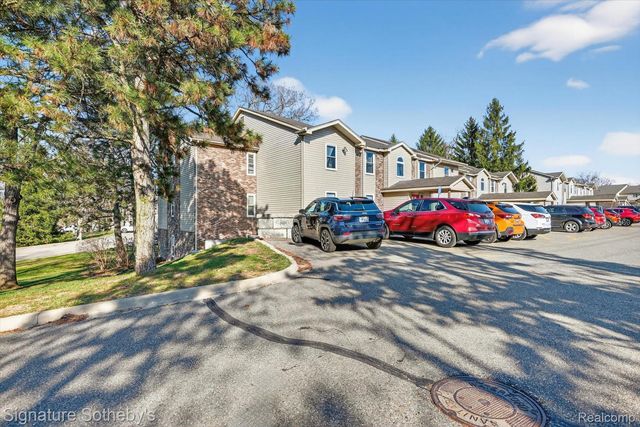 5094 Harbor Oak Drive 36, Waterford Charter Township, MI 48329