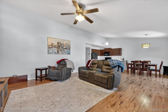 5094 Harbor Oak Drive 36, Waterford Charter Township, MI 48329