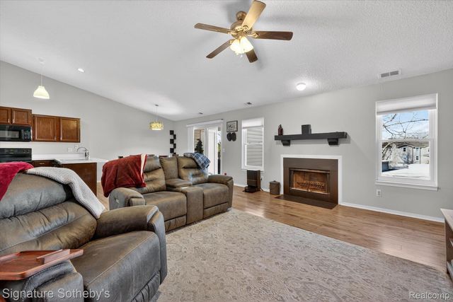 5094 Harbor Oak Drive 36, Waterford Charter Township, MI 48329